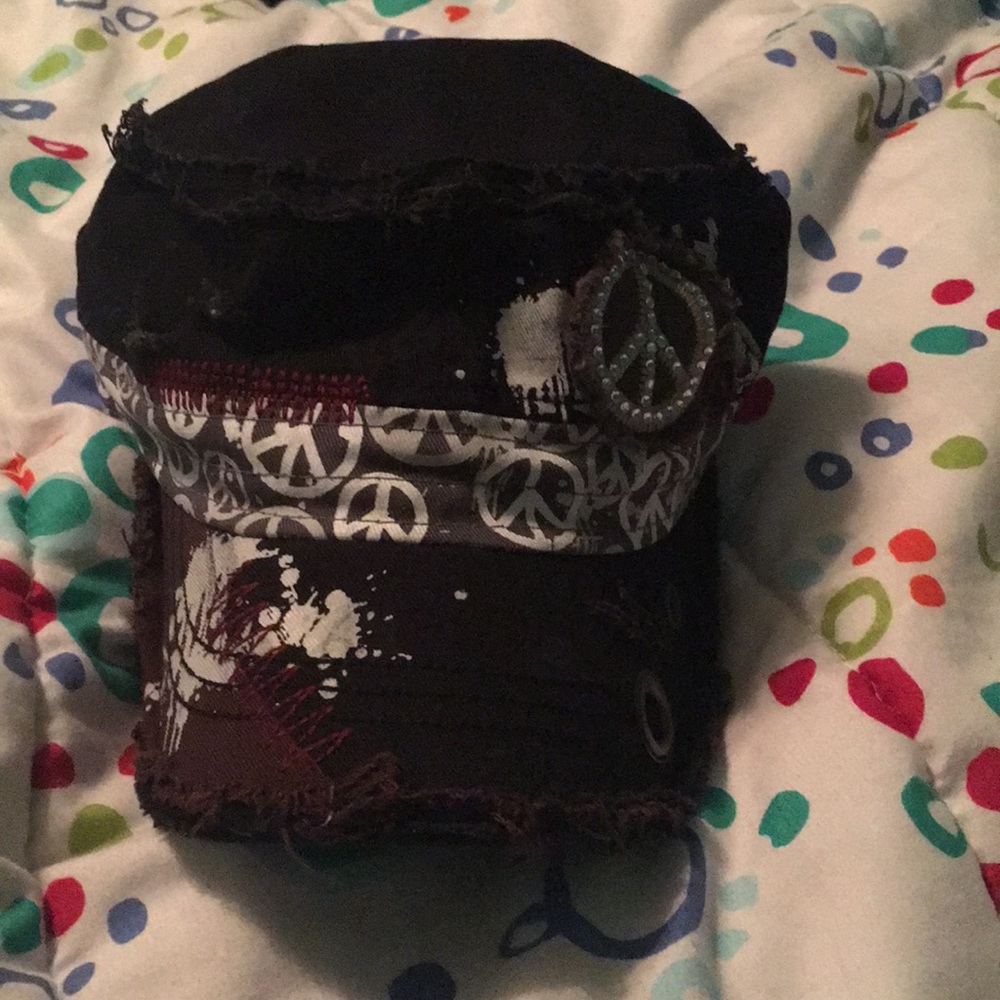 Peace out hat!
